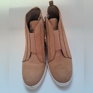 Paola Woman’s Felicia Wedge taupe Suede Bootie Size 8.5.